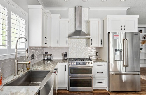 Stanwood Casa | Marywood Cottage: Luxury Lake House Living, Kayaks and Pedal Boat Included
