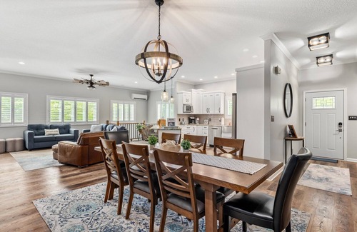 Stanwood Casa | Marywood Cottage: Luxury Lake House Living, Kayaks and Pedal Boat Included