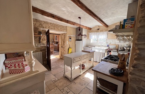 Saint Michel d'Euzet Otro | Mas 18 personnes, in the middle of vineyards, large fenced garden, swimming pool
