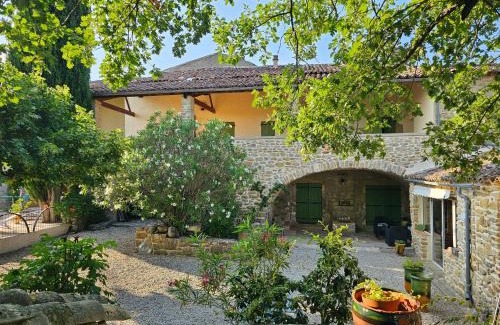 Saint-Sauveur-de-Cruzieres Cama Y Desayuno | Mas des Molières