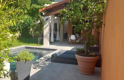 Carpentras Casa | Mas de ville with swimming pool in a green cocoon - Industrial spirit