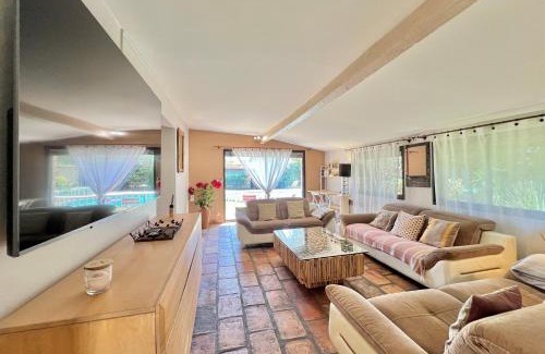 Marguerittes Casa | Mas des Oliviers, Piscine, Tennis & Pétanque