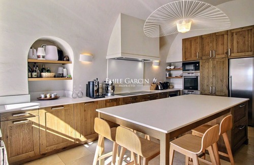 Lauris Casa | Mas for rent in Lauris, exceptional view in the heart of a 15 hectare estate