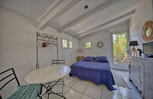 Saint-Christol-Les-Ales Cama Y Desayuno | Mas Les Micocouliers