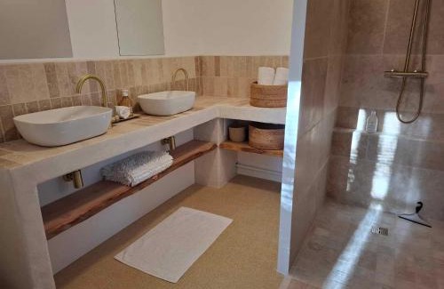 Grospierres Casa | Mas Notre-Dame, Adults only, situation idéale, grand jardin paisible