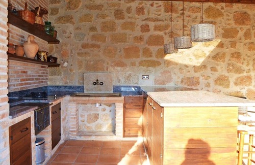 Solsona Villa | Masia Laveña - Casa muy cómoda y tradicional
