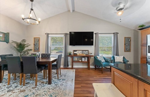 Mason Casa | Mason 3 bedroom Oasis! Walking distance to Deerfield shopping and restaurants!