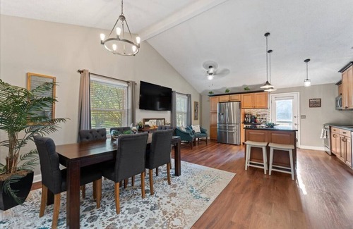 Mason Casa | Mason 3 bedroom Oasis! Walking distance to Deerfield shopping and restaurants!