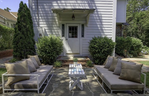 Taylor Run Casa | Metro, Historic District in Alexandria City, walk to Old Town, parking