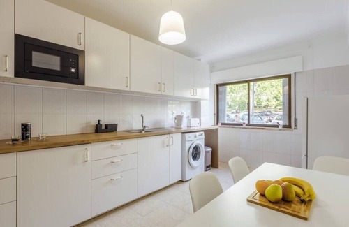 Massama Apartamento | Massamá 26 / free park on premises/ smart TV