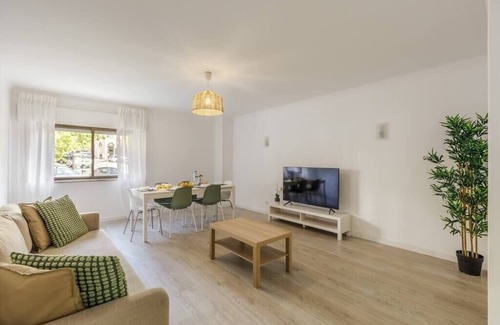 Massama Apartamento | Massamá 26 / free park on premises/ smart TV