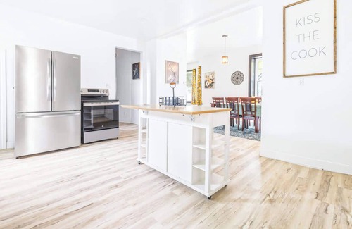 Niagara Falls Casa | Massive 11BR Home Ideal for Reunions