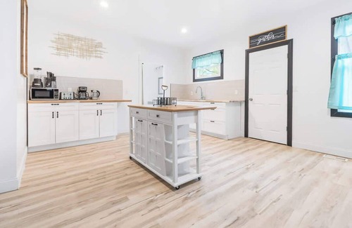 Niagara Falls Casa | Massive 11BR Home Ideal for Reunions