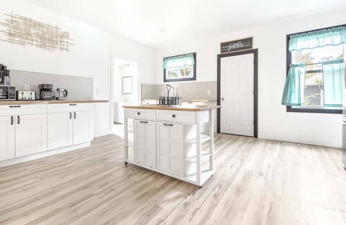 Niagara Falls Casa | Massive 11BR Home Ideal for Reunions