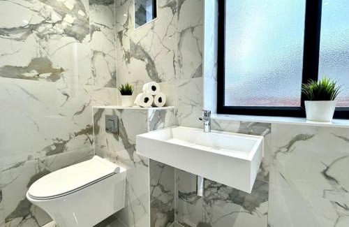 Westbourne Apartamento | Massive 3 bedroom - Ground Floor - Near the Beach!