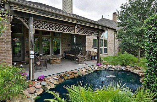 Houston Casa | Massive 4 bedroom in great neighborhood!