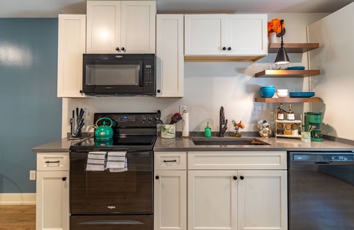 East Midtown Casa | Massive 4 houses on one property perfect for family reunion and weddings