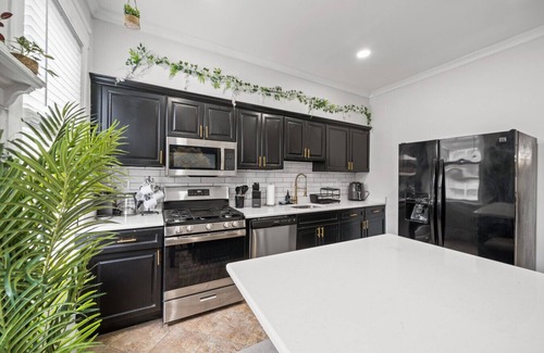 Bayonne Casa | Massive 4-Story Home|Sleeps 30 Near NYC & Hudson Park!