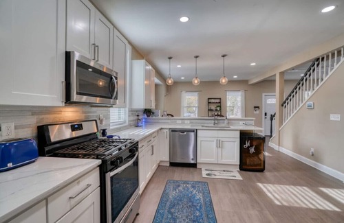 Baltimore Casa | 81) Massive 5 bedroom with a gameroom!