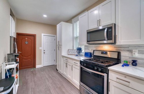 Baltimore Casa | 81) Massive 5 bedroom with a gameroom!