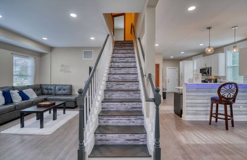 Baltimore Casa | 81) Massive 5 bedroom with a gameroom!
