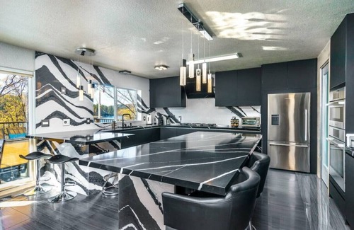 Groveland Casa | 562) Massive 8 bedroom on the lake!