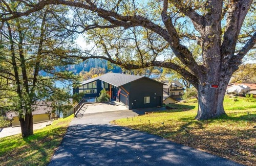 Groveland Casa | 562) Massive 8 bedroom on the lake!