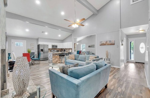 Leon Valley Casa | Massive 9 Bedroom Retreat in Great Location | San Antonio
