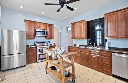 The Gate Casa | Massive Downtown Area Home... sleeps 14