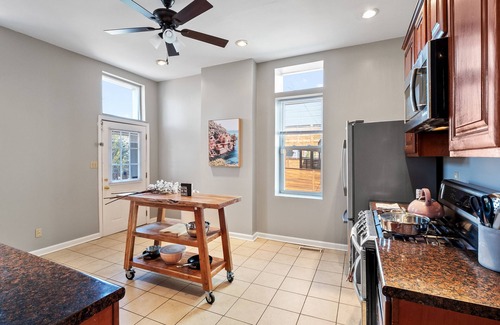 The Gate Casa | Massive Downtown Area Home... sleeps 14