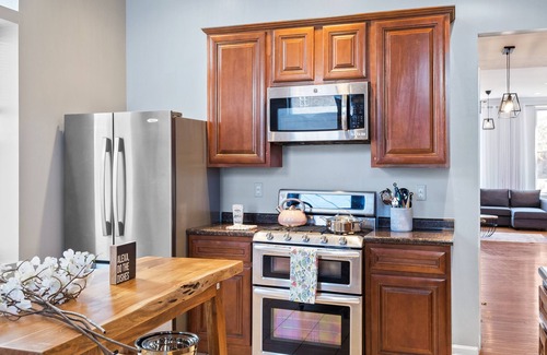 The Gate Casa | Massive Downtown Area Home... sleeps 14
