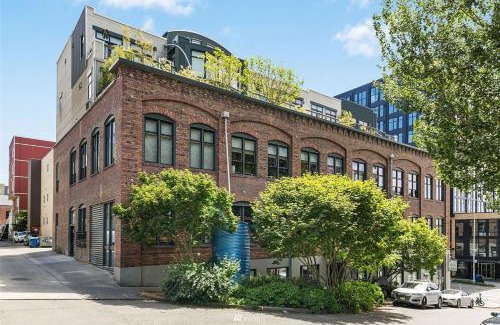 Belltown Apartamento | Massive Downtown Seattle Condo - Free Parking!