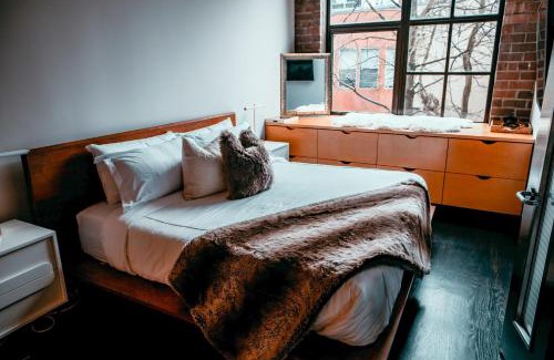 Belltown Apartamento | Massive Downtown Seattle Condo - Free Parking!