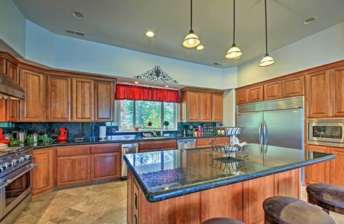 Sagle Casa | Massive, Grand Chic Getaway on Pend Oreille River!