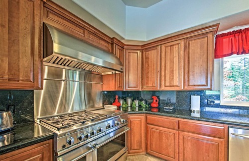 Sagle Casa | Massive, Grand Chic Getaway on Pend Oreille River!