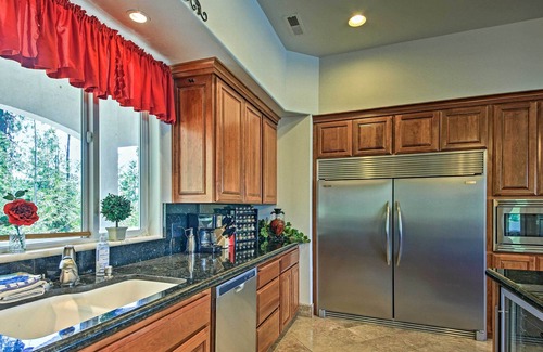Sagle Casa | Massive, Grand Chic Getaway on Pend Oreille River!