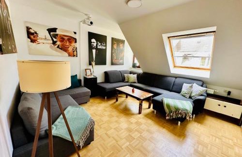 Suedvorstadt Apartamento | Massive Karli Loft - over 130 meters floor space - home theater room - 4 private sleeping areas - best location in Leipzig
