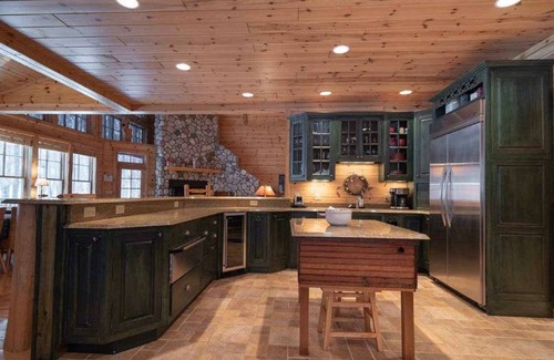 Harbor Springs Casa | Massive Lodge! 7500+ sq ft Sleeps 20! Golf, Fish, Trails, Wineries, Ski, Relax!