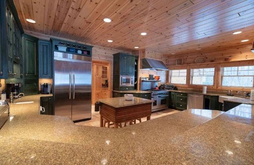 Harbor Springs Casa | Massive Lodge! 7500+ sq ft Sleeps 20! Golf, Fish, Trails, Wineries, Ski, Relax!