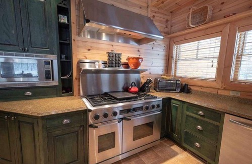 Harbor Springs Casa | Massive Lodge! 7500+ sq ft Sleeps 20! Golf, Fish, Trails, Wineries, Ski, Relax!