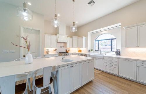 Lake Havasu City Casa | Massive & Luxurious 6br Lake Havasu Resort-style Oasis W Pool Casa Havasu By Boutiq
