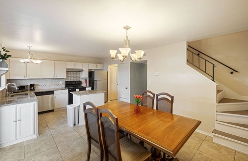 Babcock North Casa | Massive Master suite with king bed plus separate office! Medical Center