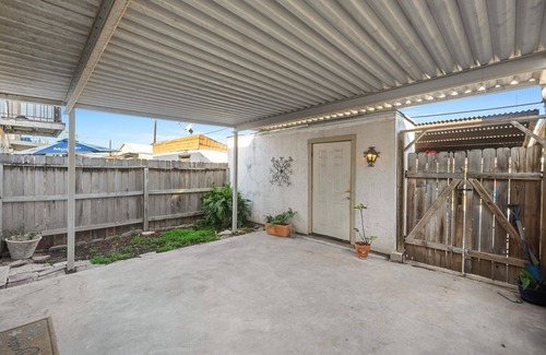 Babcock North Casa | Massive Master suite with king bed plus separate office! Medical Center