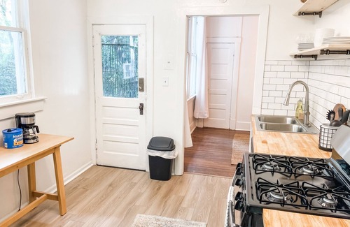 Lenox Apartamento | Massive Penthouse Style Apartment, indoor basketball hoop!