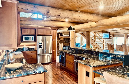 Fenton Casa | Massive Private Family Log Cabin Lodge: Pool, Pickleball-Fun for All! 100+ acres