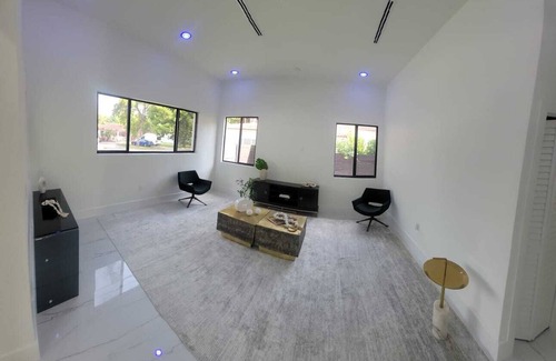 El Portal Casa | Massive rooms and living spaces. Great for