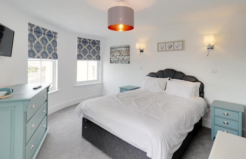 Old Town Hastings Casa | Master accommodation suite 7 sea view