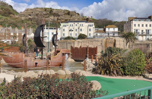 Old Town Hastings Casa | Master accommodation suite 7 sea view