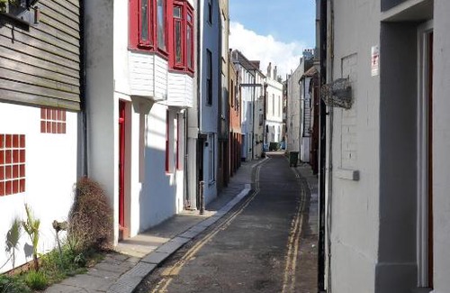 Old Town Hastings Casa | master accommodation suite 5