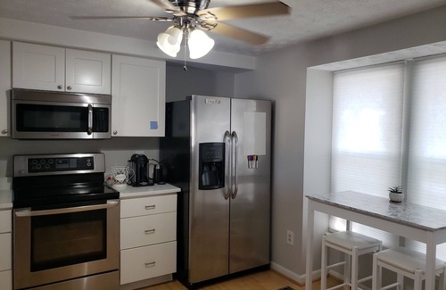 Calverton Casa | Master Bedroom in Peaceful Townhouse